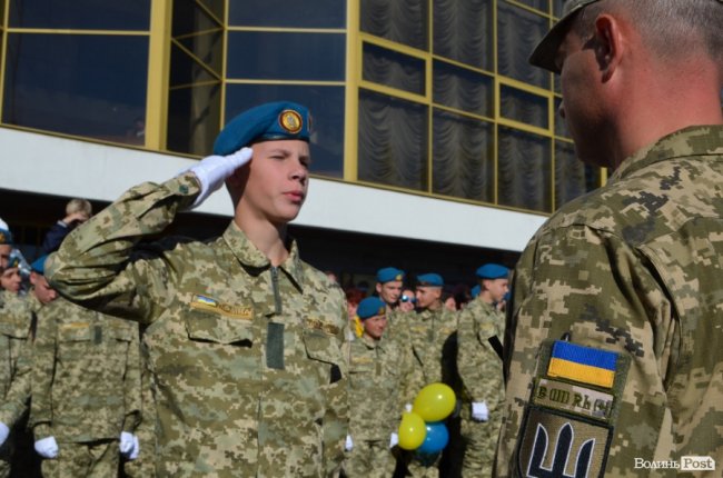 «Нам є що захищати»: урочиста посвята ліцеїстів у Луцьку.  ФОТО