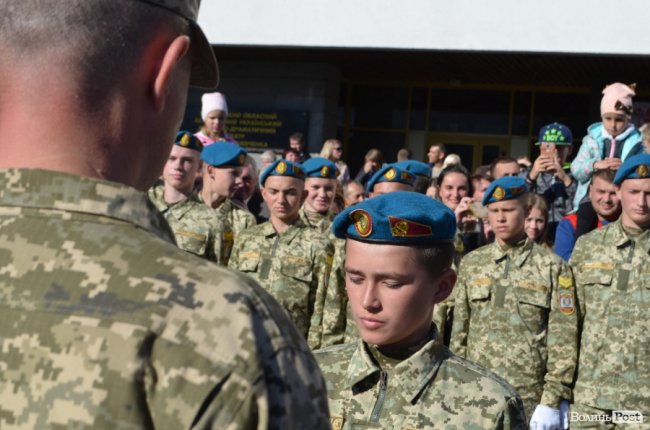 «Нам є що захищати»: урочиста посвята ліцеїстів у Луцьку.  ФОТО