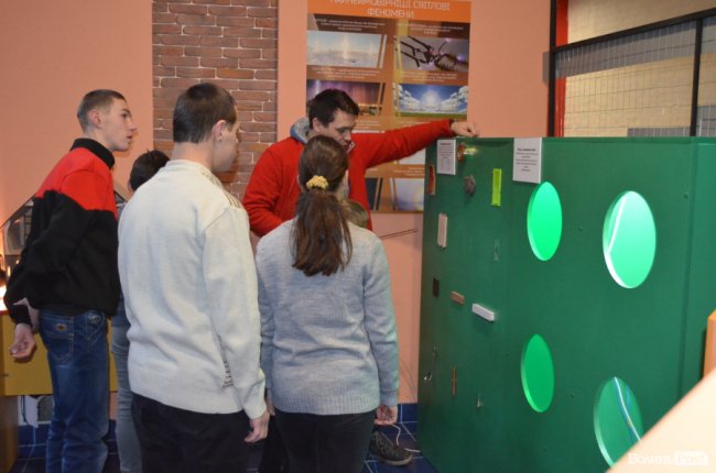 Заступник голови Волинської ОДА показав дива науки і техніки особливим діткам. ФОТО