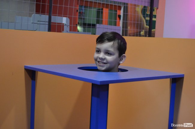 Заступник голови Волинської ОДА показав дива науки і техніки особливим діткам. ФОТО