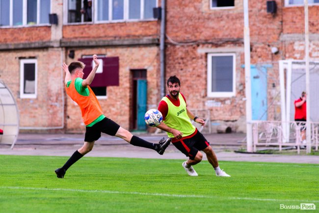«Поступилися «Волині»: як журналісти відбігали матч проти футболістів луцького клубу. ФОТО
