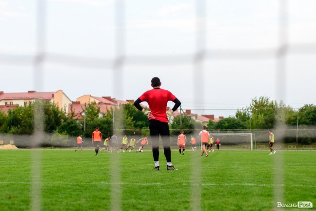 «Поступилися «Волині»: як журналісти відбігали матч проти футболістів луцького клубу. ФОТО