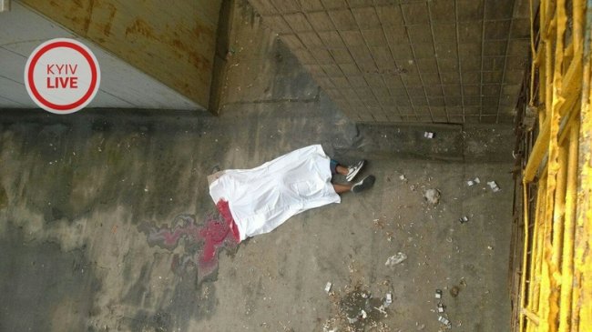 У Києві студент випав з вікна гуртожитку. ФОТО 18+