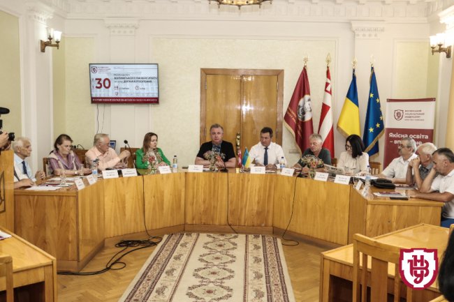 Найбільший виш Волині святкує 30-річчя: відбувся круглий стіл