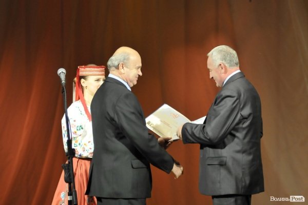 У Луцьку нагороджували працівників телебачення, радіо і зв’язку. ФОТО