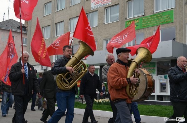 Святкувати «пєрвамай» в Луцьк приїхали комуністи з «Таїланду, Сінгапуру і Бермудів». ФОТО