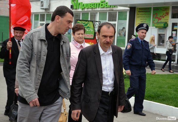 Святкувати «пєрвамай» в Луцьк приїхали комуністи з «Таїланду, Сінгапуру і Бермудів». ФОТО