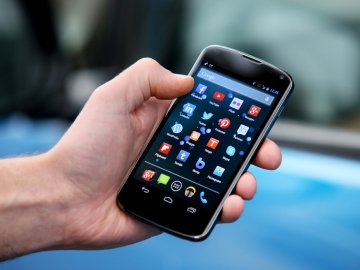 Жінка вкрала телефон у волинянки