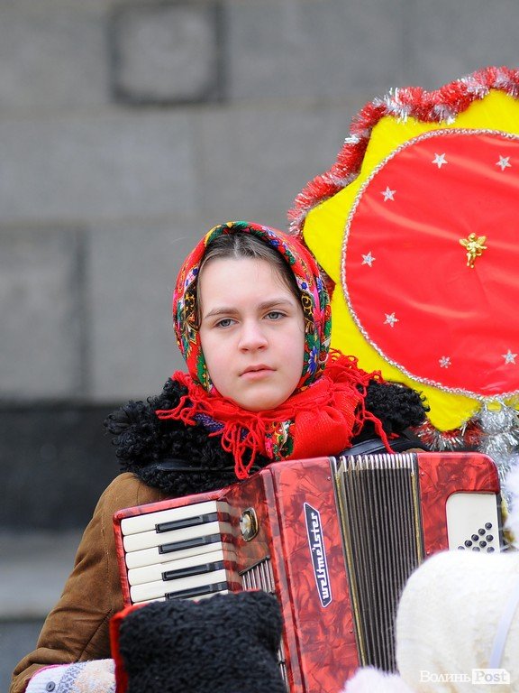 Обличчя різдвяних гулянь у центрі Луцька. ФОТО