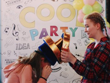 У «Промені» влаштовують вечірки для учнів з усім класом*