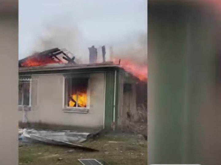 На Волині ракета з літака впала на будинок. ВІДЕО