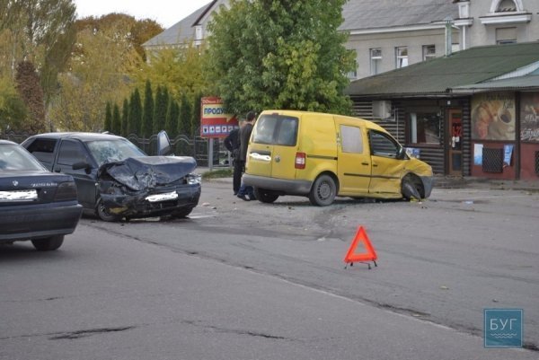 ДТП у Нововолинську: не розминулися два авто. ФОТО