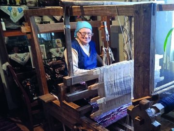 У селі на Волині тчуть на столітніх верстатах