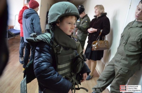 Луцькі гімназисти зібрали кошти для службових собак. ФОТО