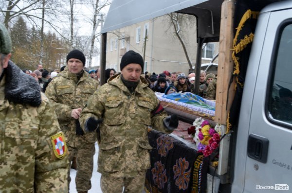 «Десантник пішов у небо»:  у Ківерцях поховали Героя Маріса Камінського