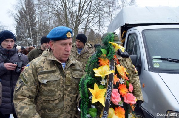 «Десантник пішов у небо»:  у Ківерцях поховали Героя Маріса Камінського