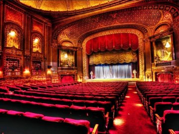 Священник розповів, чи можуть православні відвідувати театр