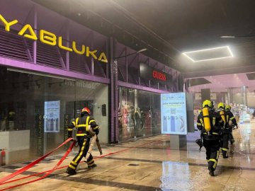 У Києві горів ТРЦ, евакуювали близько 200 людей