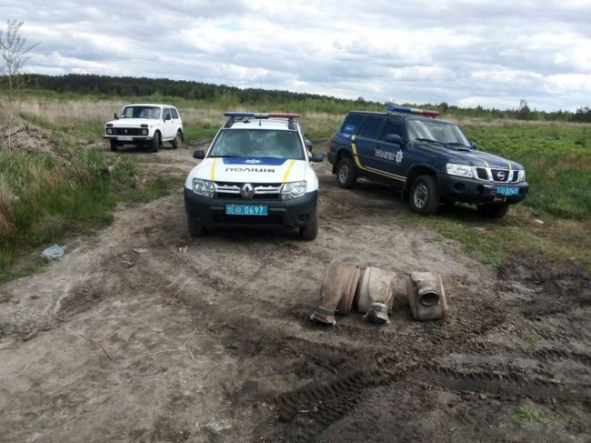 «Миють» на чужих земельних наділах посеред білого дня: на Рівненщині продовжується бурштинова лихоманка