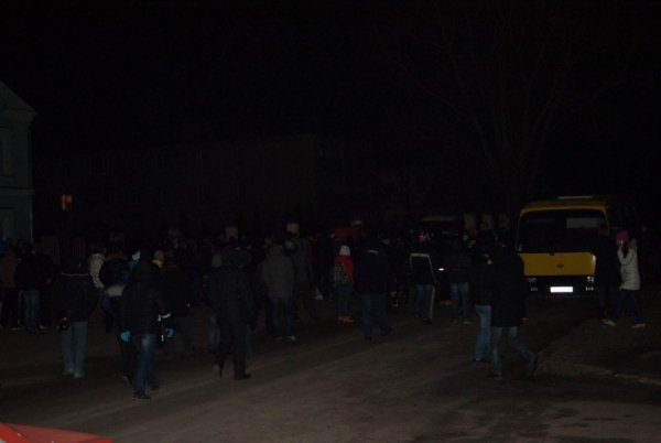 Фото нічного бунту в Луцьку