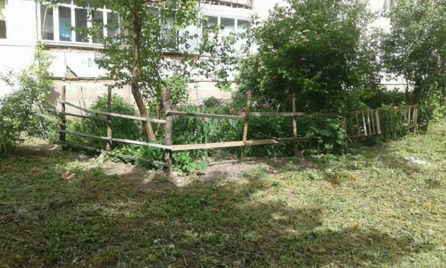 Муніципали втішені, що люди не заважають їм нищити паркани