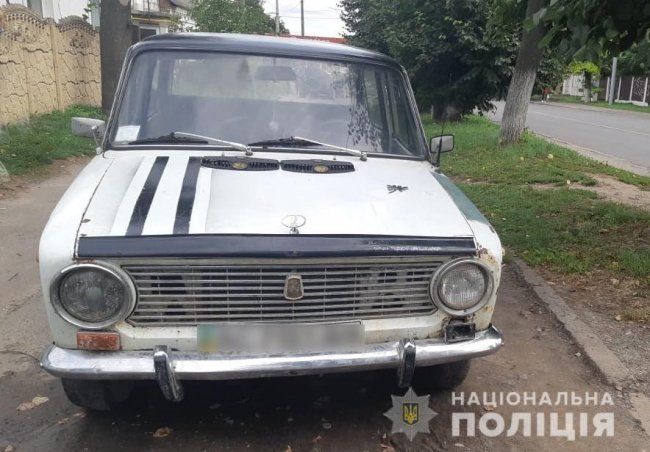 На викрадені гроші купив старенький ВАЗ: у Луцькому районі впіймали неповнолітнього злодія