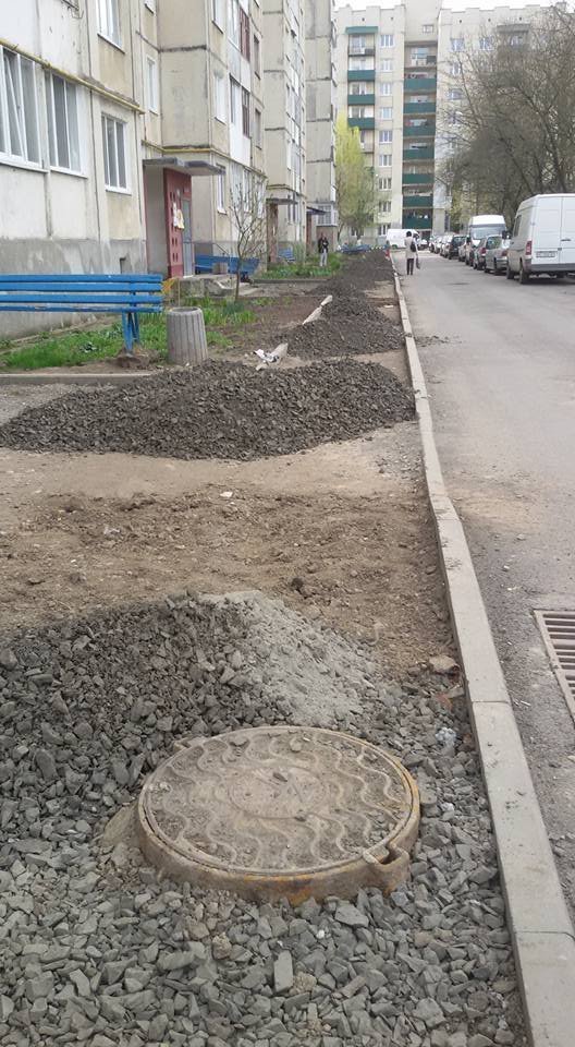 На ДПЗ тротуари мостять бруківкою