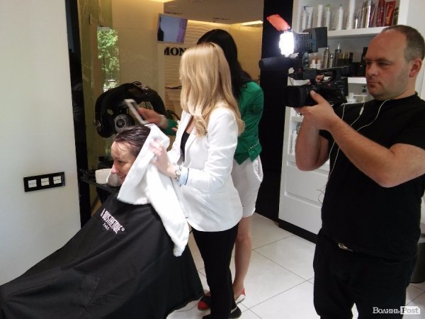 Робоче місце працівників центру краси. АНОНС