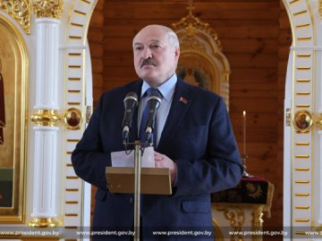 Лукашенко, який допомагає Путіну бомбити Україну, закликав сусідів «жити дружно»