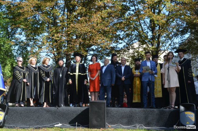 Як у луцькому «політесі» вітали першокурсників. ФОТОРЕПОРТАЖ