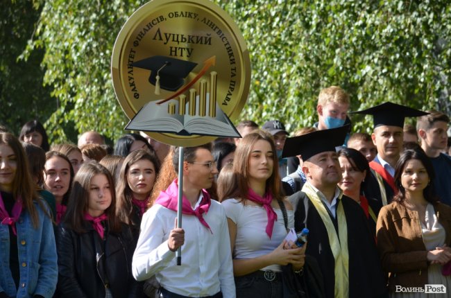  Як у луцькому «політесі» вітали першокурсників. ФОТОРЕПОРТАЖ