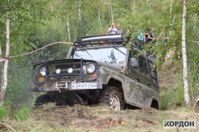 Трясовина, болото, ями: на Волині змагалися водії-екстремали. ФОТО