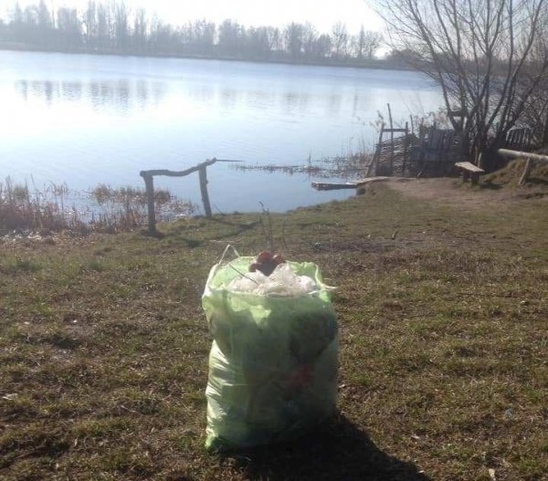 Волиняни під час ранкових пробіжок прибирають засмічені території. ФОТО