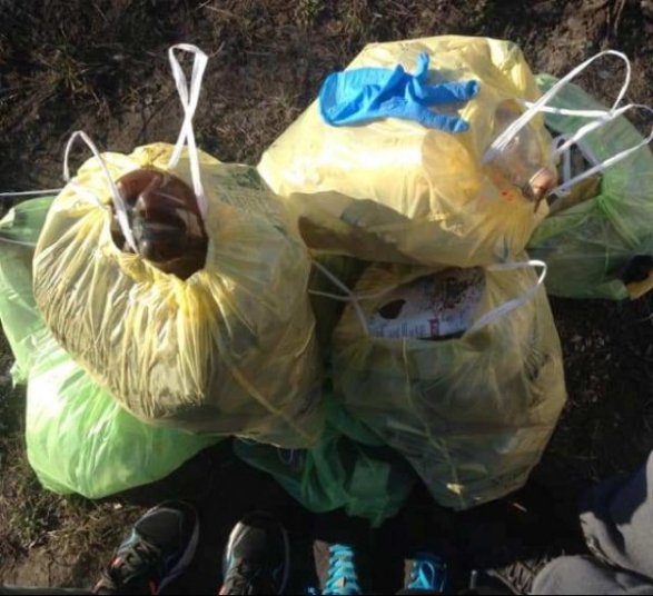Волиняни під час ранкових пробіжок прибирають засмічені території. ФОТО