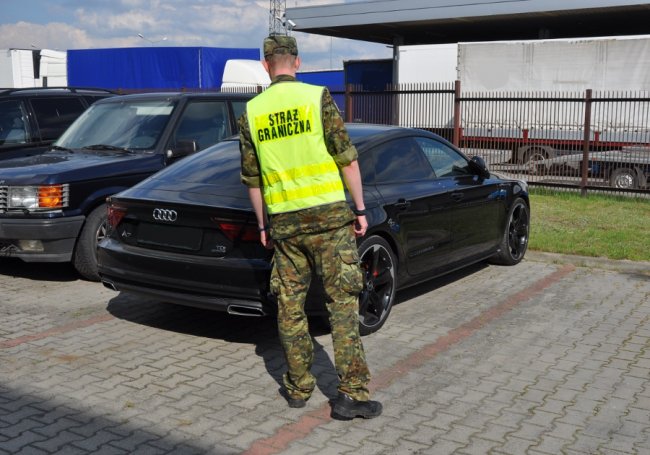  Через волинський пункт пропуску в Україну хотіли завезти крадену іномарку. ФОТО