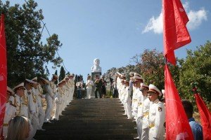 У Криму відкрили пам’ятник Леніну і прийняли школярів у піонери