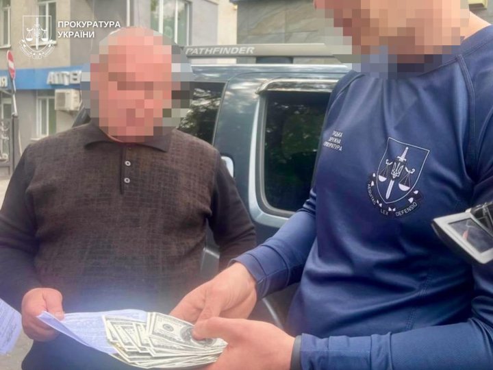 У Луцьку адвоката затримали на отриманні $3500 хабара, - прокуратура