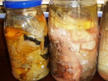 Волинян застерігають від ботулізму