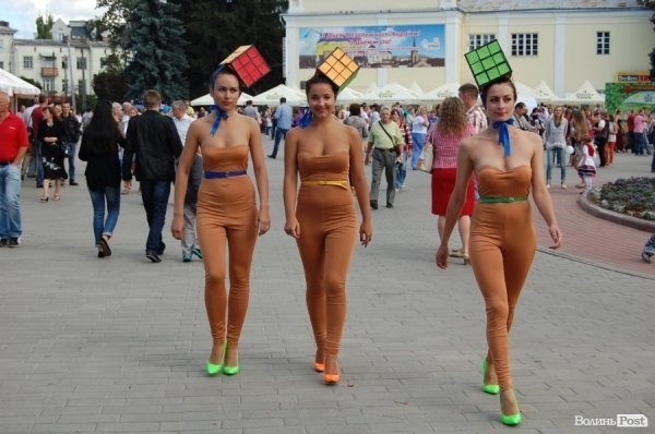 У Луцьку відбувся чемпіонат зі складання кубика Рубіка. ФОТО