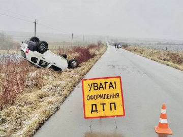 На Волині автомобіль з’їхав в кювет: постраждали п'ятеро людей