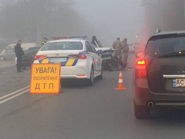 У Луцьку зранку зіткнулися три легковики. ФОТО