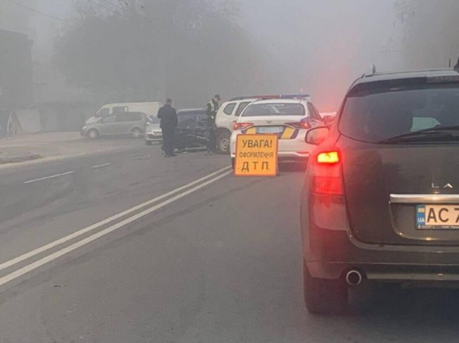 У Луцьку зранку зіткнулися три легковики. ФОТО
