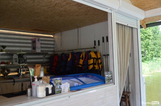 Скільки коштує покататися на човні і поїсти морозива у «Луцькій Венеції». ФОТО