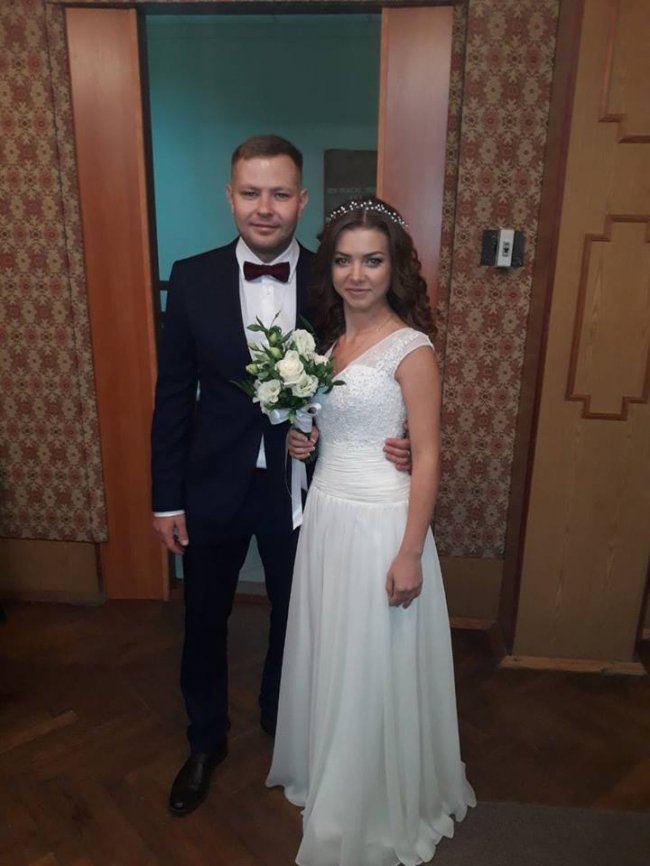 Луцькі муніципали зворушливо привітали колегу з одруженням. ФОТО