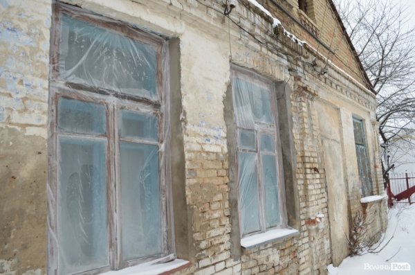 Луцька мерія виділила 70 тисяч гривень на ремонт ветхого будинку. ФОТО