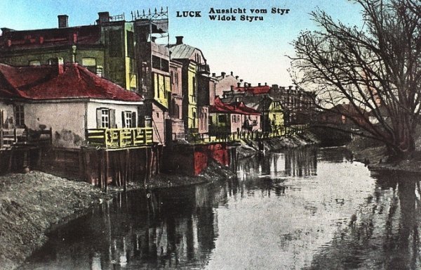 Відтинок річки Глушець. Цього міся зараз не існує. Розташовувалося між Хрестовоздвиженською церквою і пристанню у дворах будинків нинішньої Ковельської