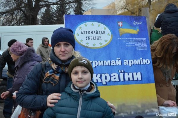 Лучани їли куліш, щоб допомогти волинським військовим. ФОТО