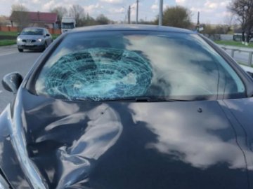 Під Дніпром дівчина за кермом легковика збила двох школярів: діти – у важкому стані в лікарні