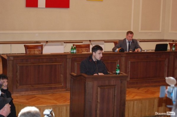 На сесію Волиньради прийшов «Правий сектор». ФОТО. ВІДЕО