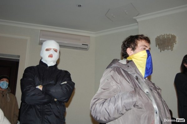 На сесію Волиньради прийшов «Правий сектор». ФОТО. ВІДЕО